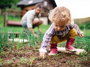 gardening-kids-family-holly-days-nursery-ambler-horsham-gardening-landscaping